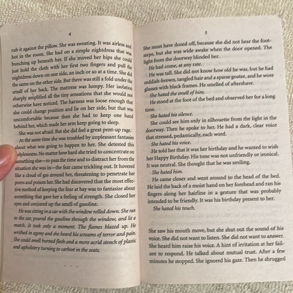 📚2/$6  The Girl Who Played with Fire #2 in the Millennium Series - Picture 9 of 12